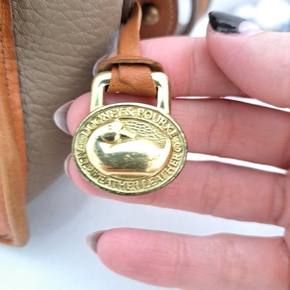 Vintage Dooney&Bourke all weather leather shoulder bag tan - Picture 6 of 11